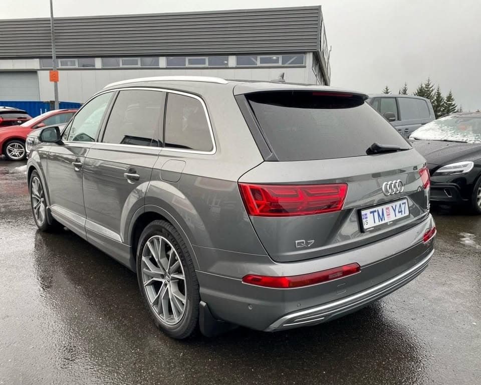 2017 Audi Q7 e-tron