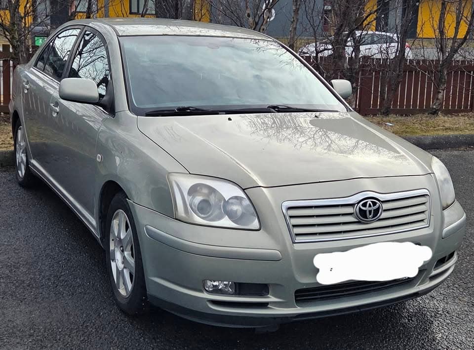 2004 Toyota Avensis