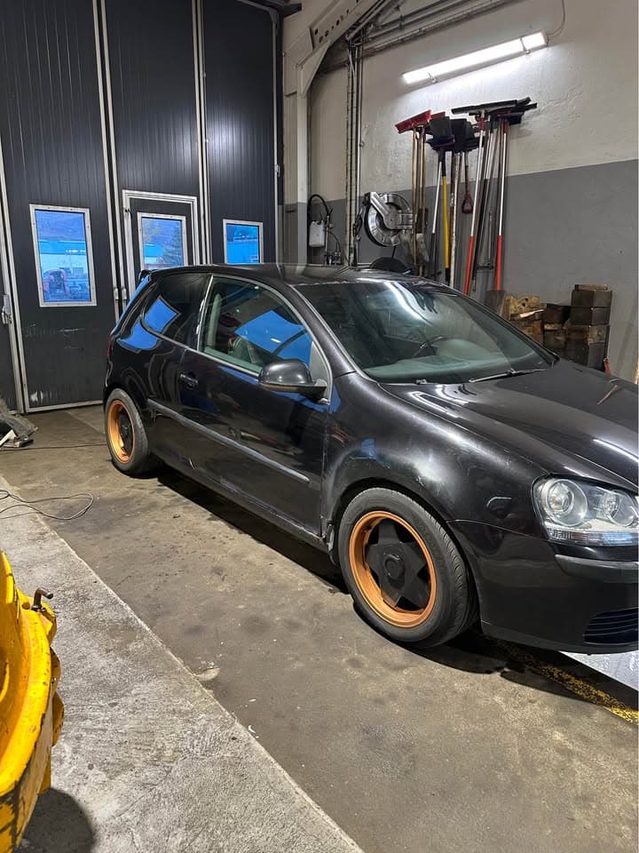 2004 Volkswagen Golf