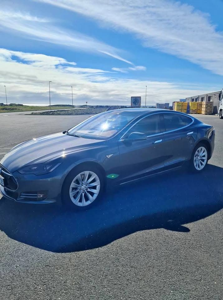 2015 Tesla Model S