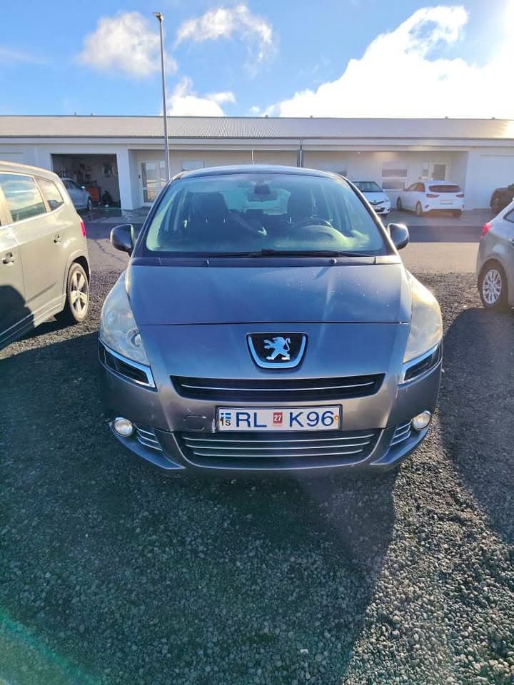 2011 Peugeot 5008