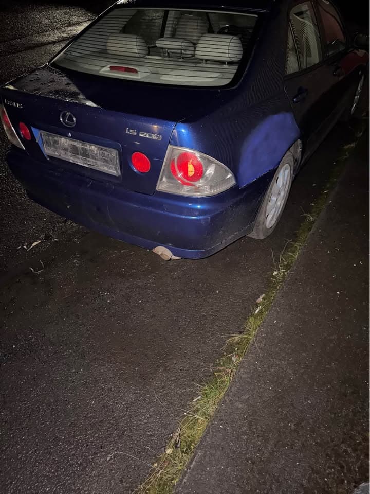 2000 Lexus IS200