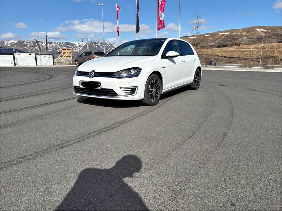 2016 Volkswagen Golf GTE
