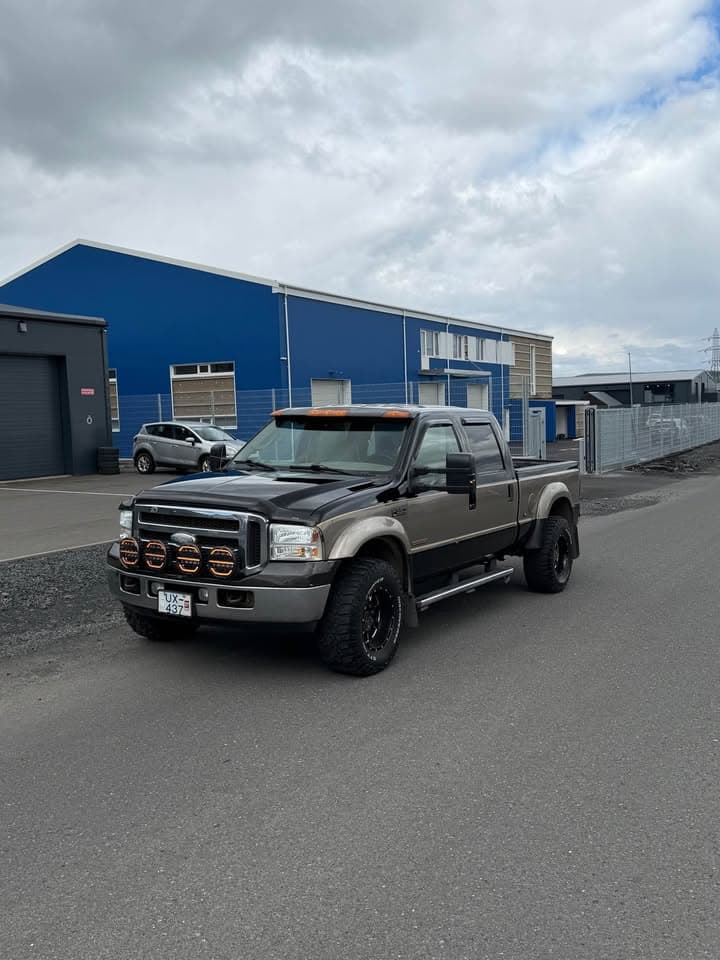2004 Ford F-350 Lariat LE