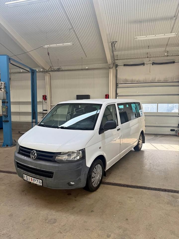 2012 Volkswagen Caravelle