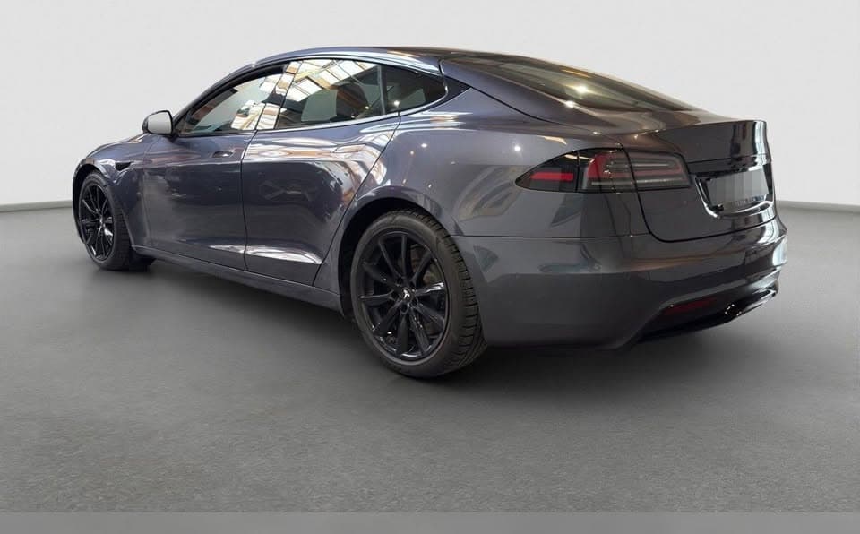 2023 Tesla Model S Plaid