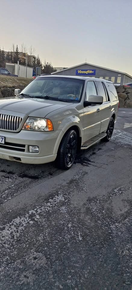 2004 Lincoln Navigator