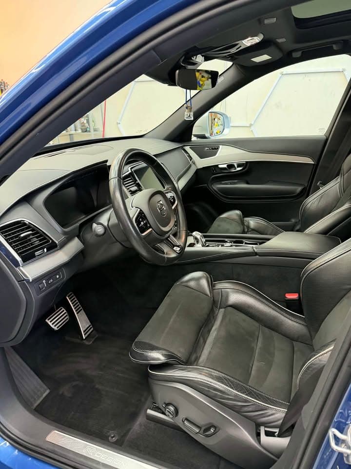 2019 Volvo XC90 T8 R Design