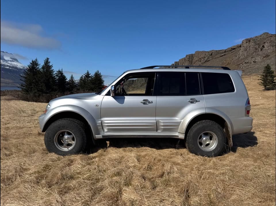 2000 Mitsubishi Pajero