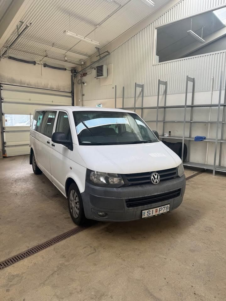 2012 Volkswagen Caravelle