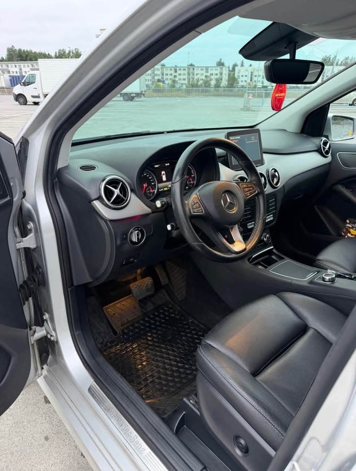 Mercedes-Benz B 250e