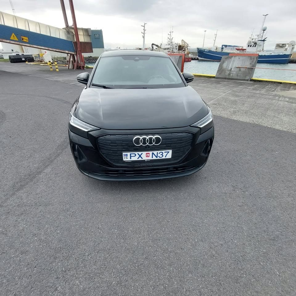 2022 Audi Q4 S-Line Sportback 50 e-tron Quattro