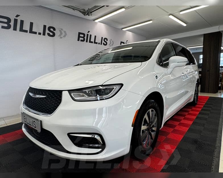2023 Chrysler Pacifica Limited Hybrid