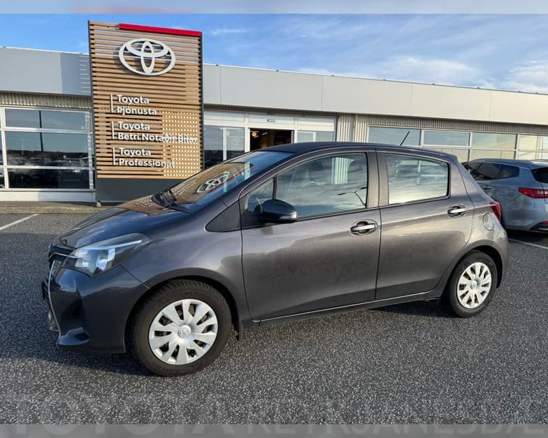 2015 Toyota Yaris Active 3