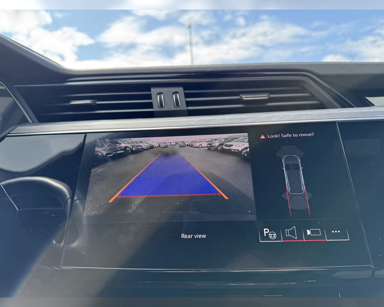 2023 Audi Q8
