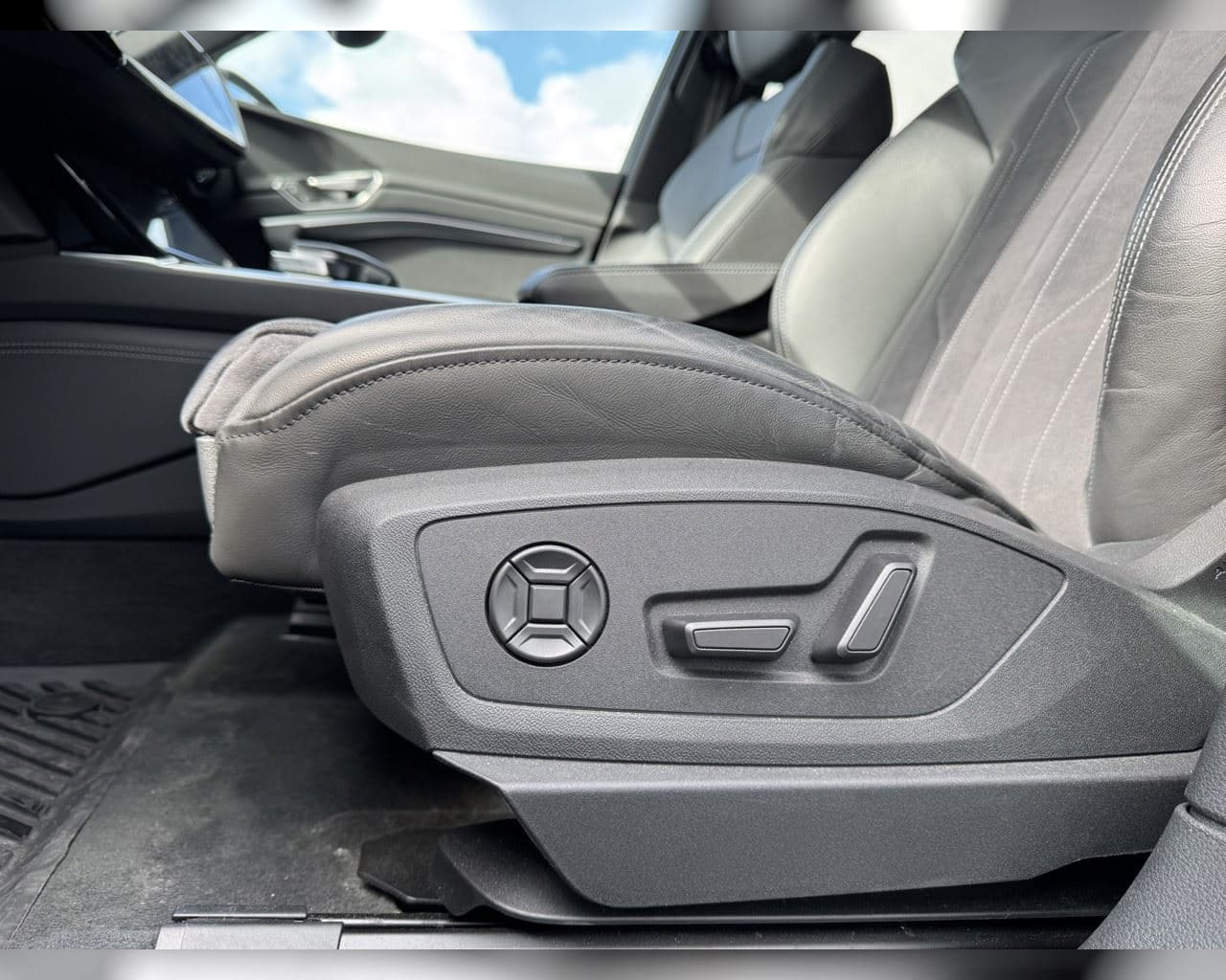 2023 Audi Q8