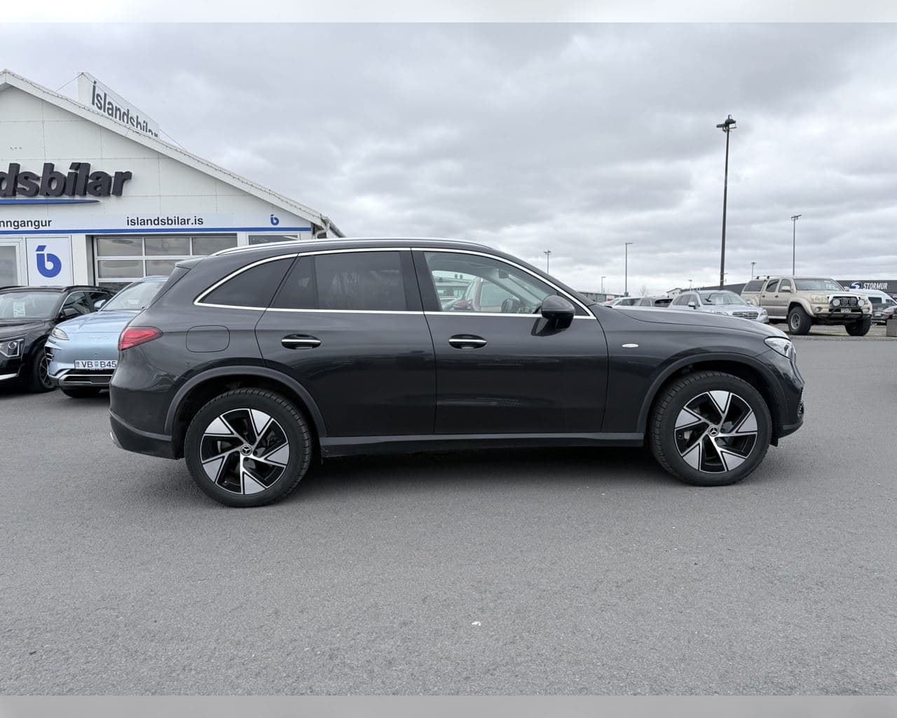 2025 Mercedes-Benz GLC
