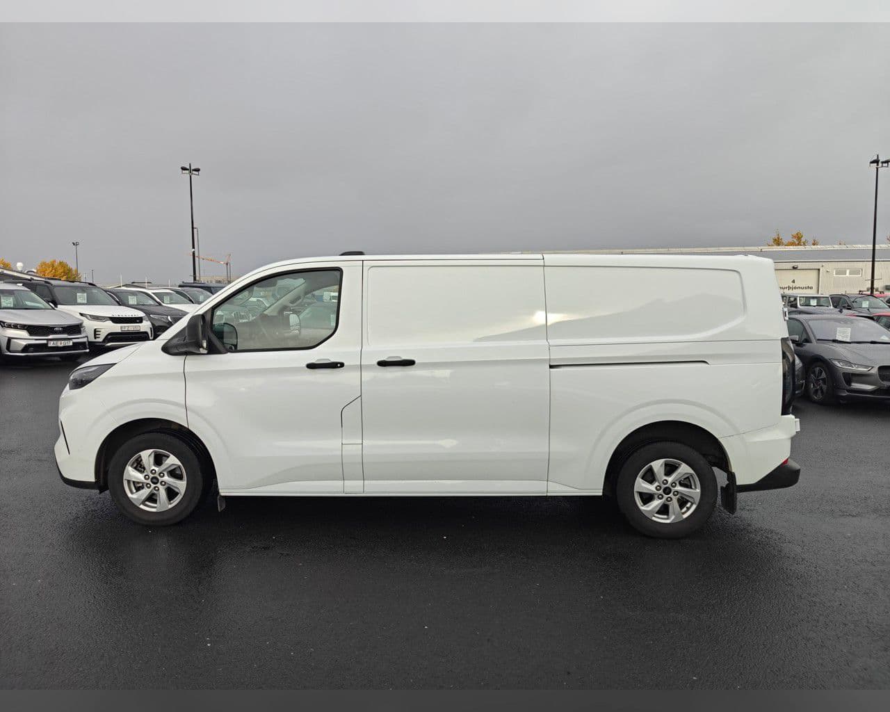 2025 Ford Transit Custom