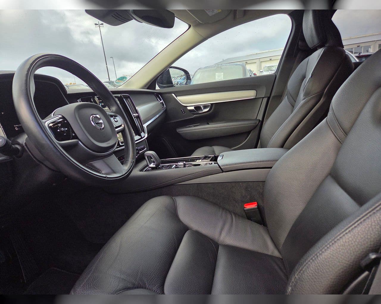 2022 Volvo V90