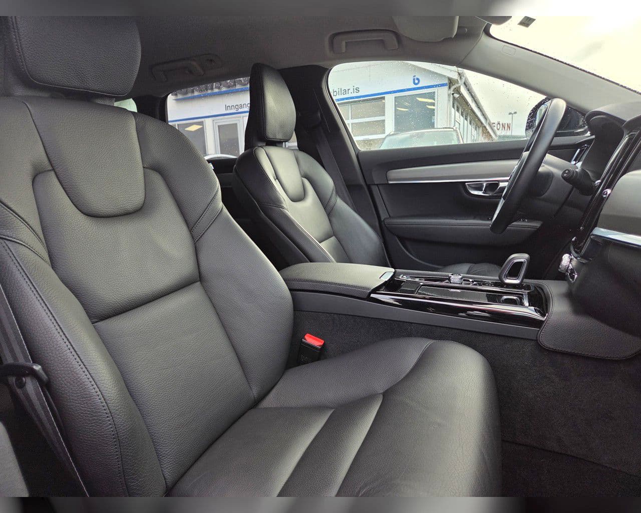 2022 Volvo V90