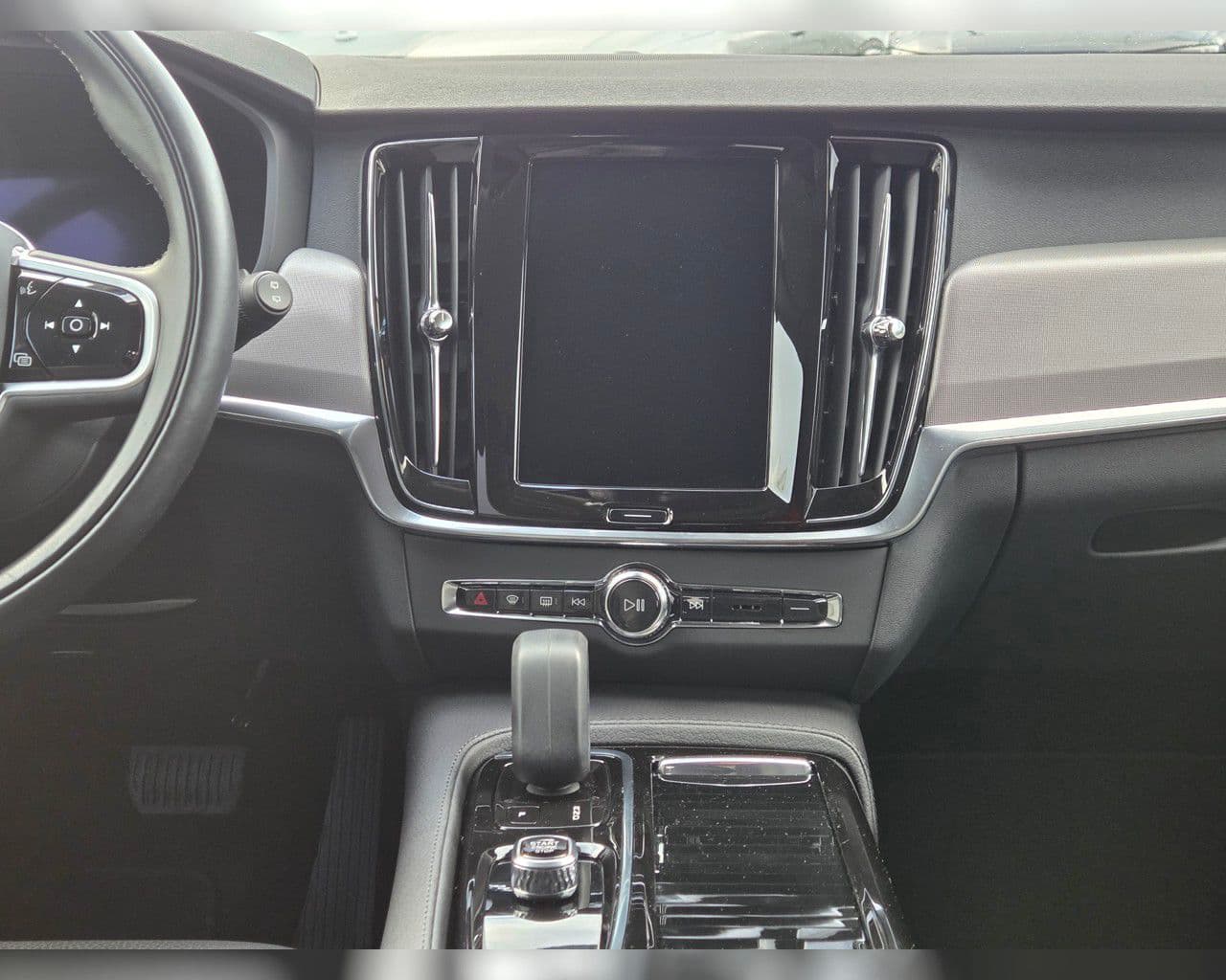 2022 Volvo V90