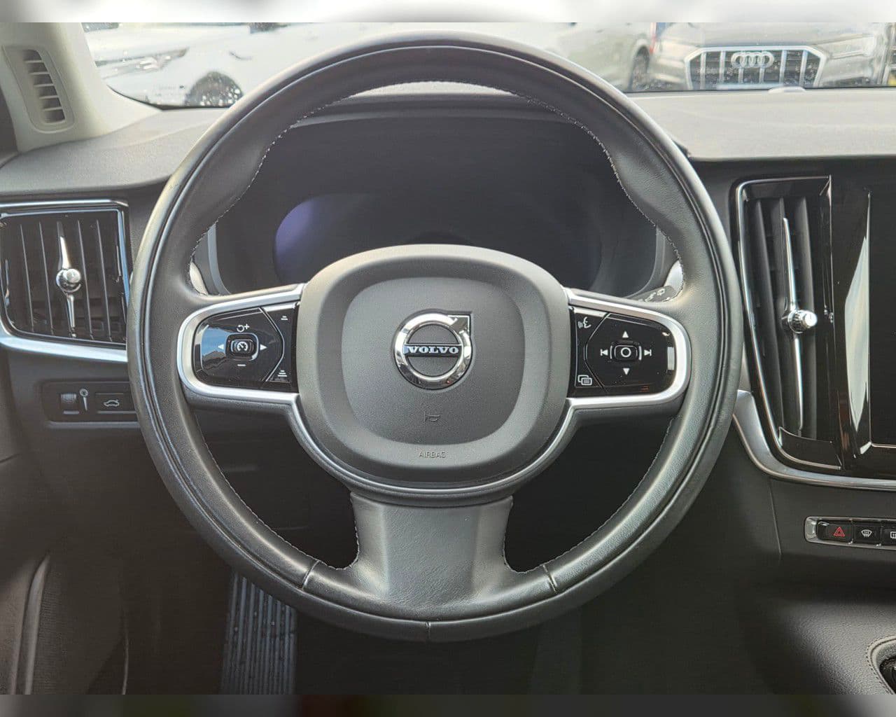 2022 Volvo V90