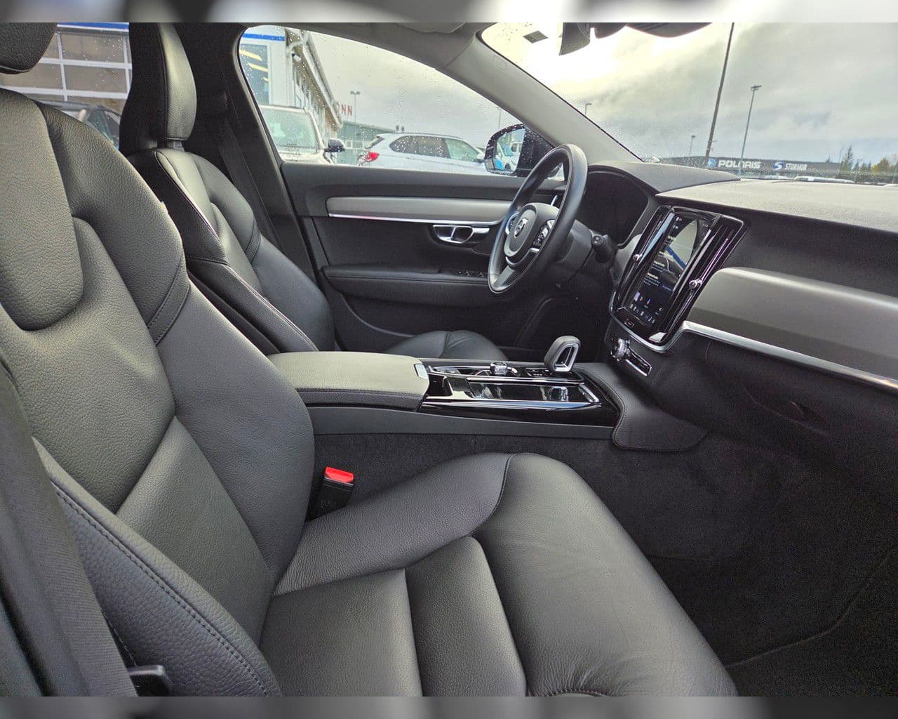 2022 Volvo V90