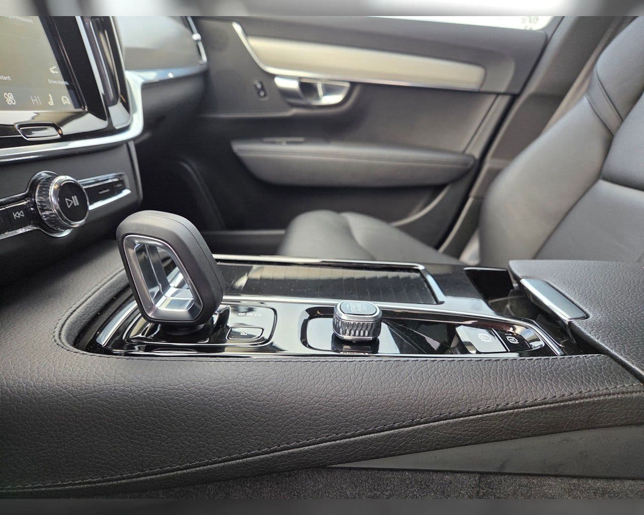 2022 Volvo V90