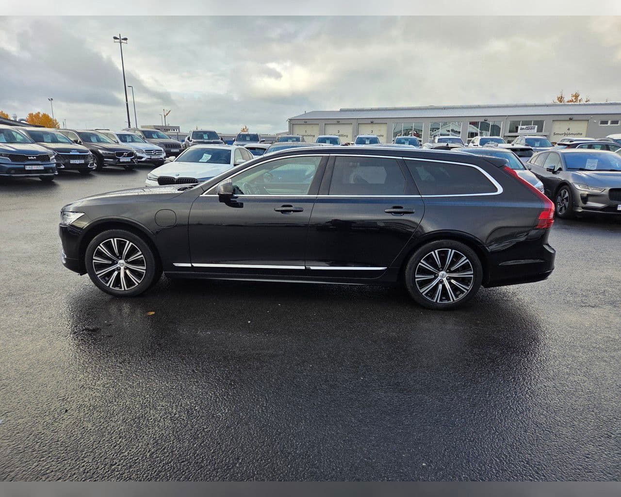 2022 Volvo V90