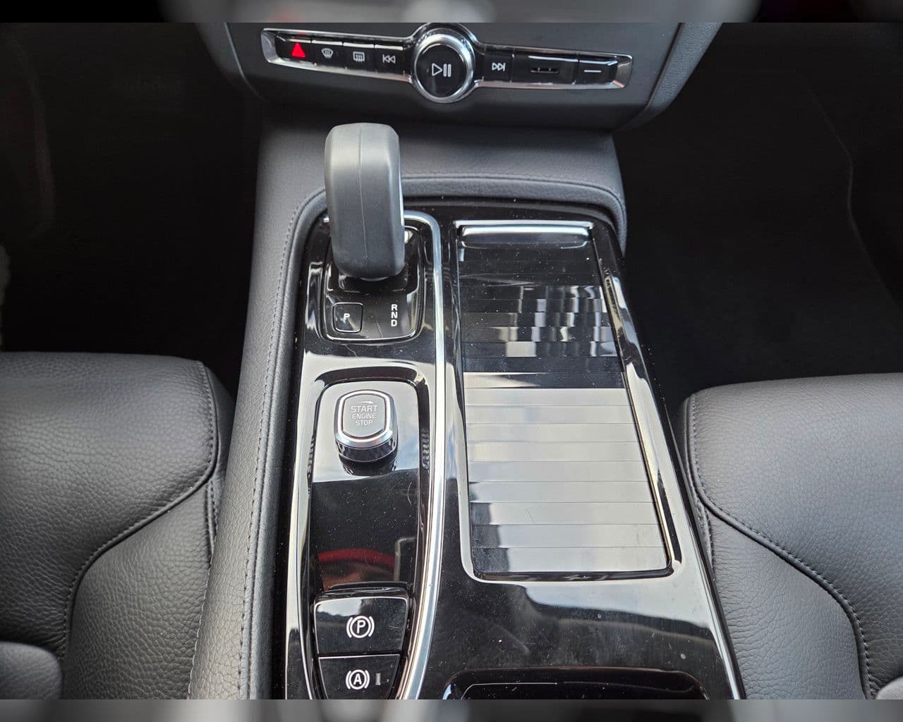 2022 Volvo V90