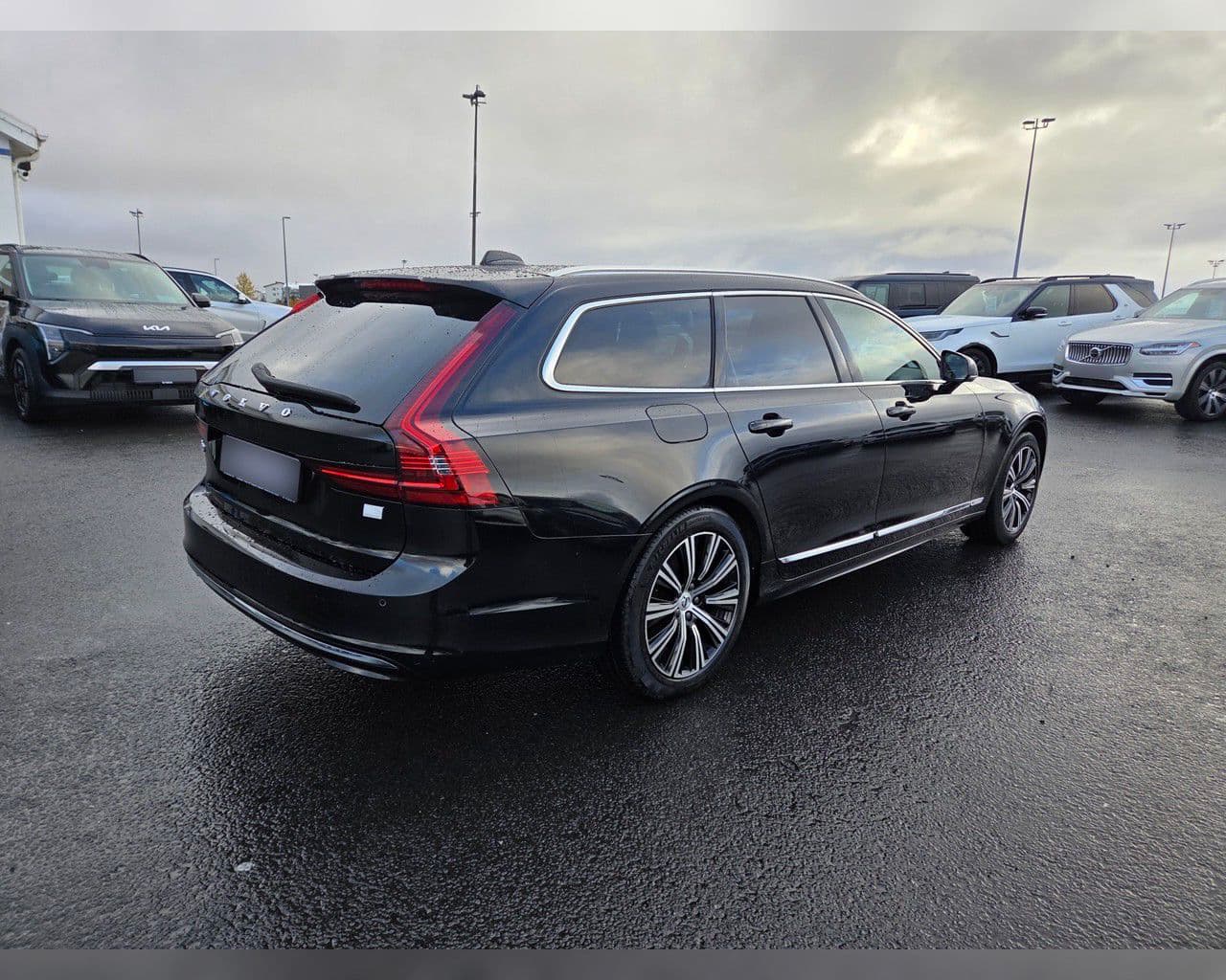 2022 Volvo V90