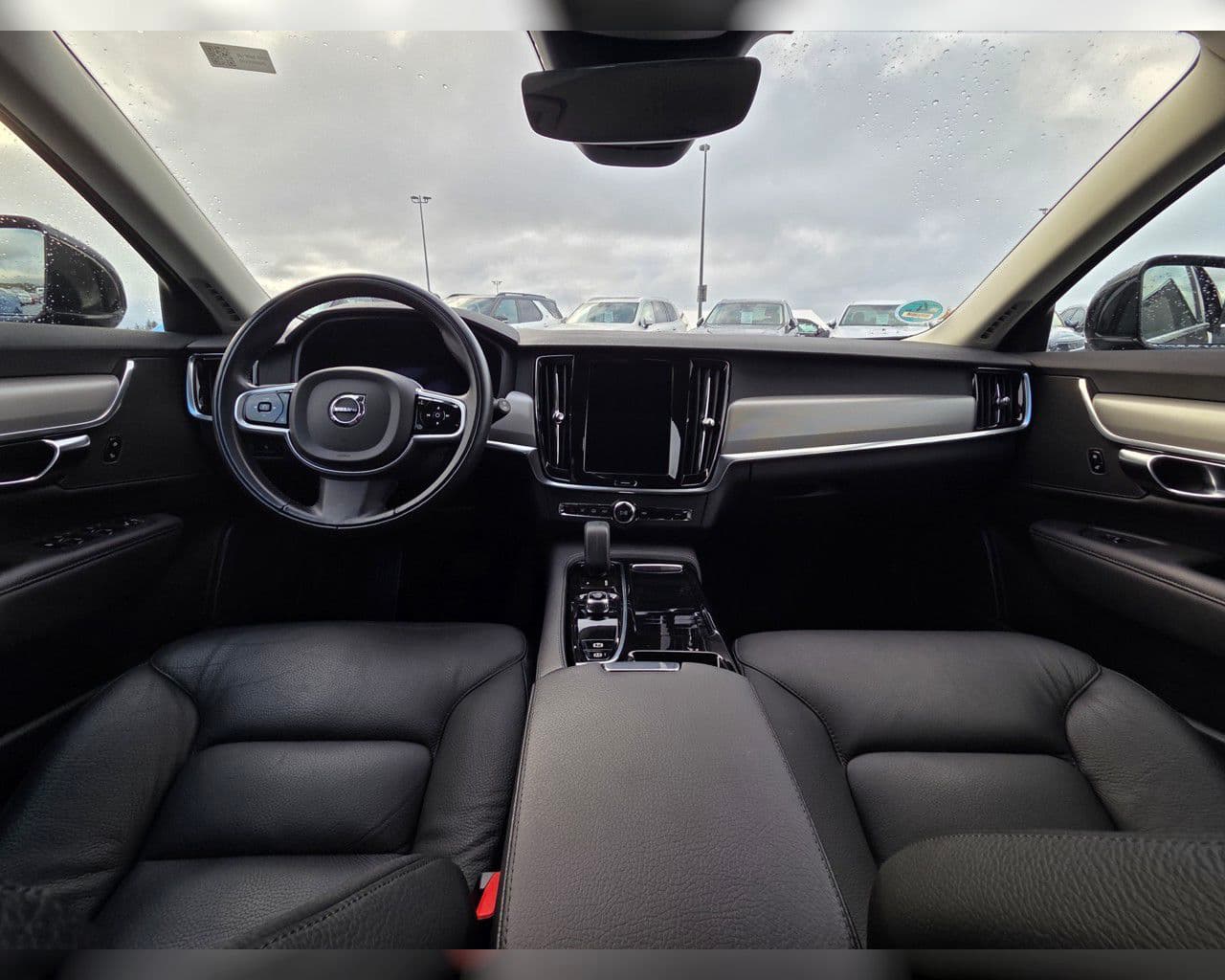 2022 Volvo V90