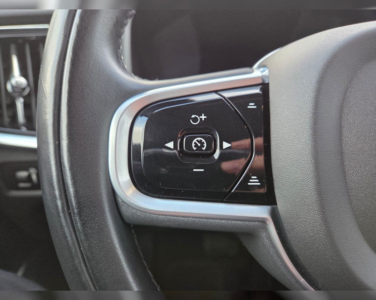2022 Volvo V90