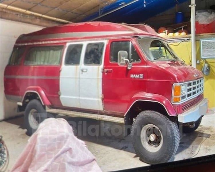 1986 Dodge B 350 Royal
