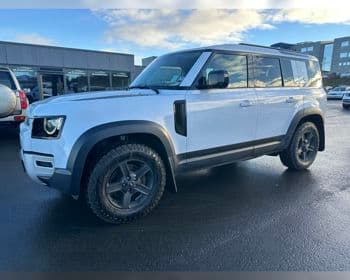 2023 Land Rover Defender SE D200