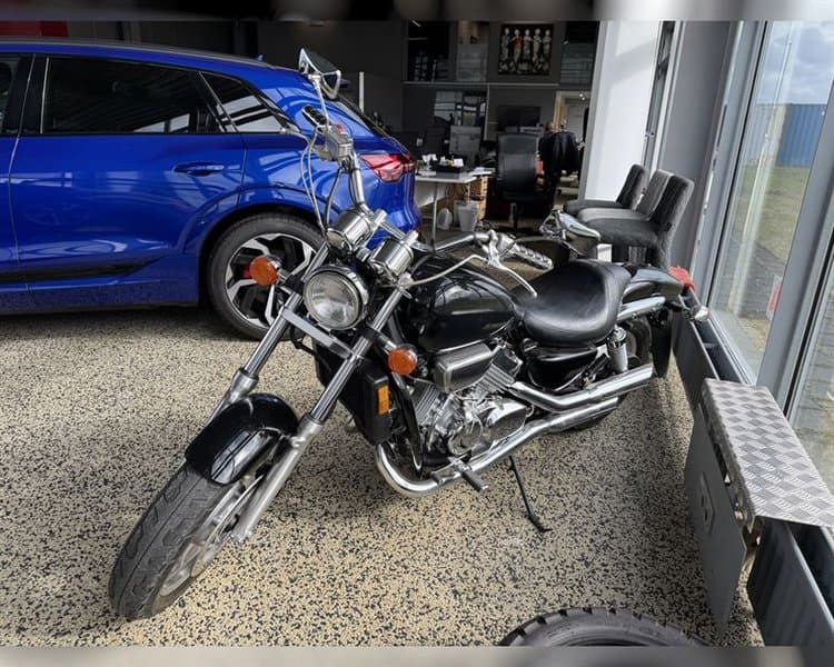 2002 Honda VF750C Magna