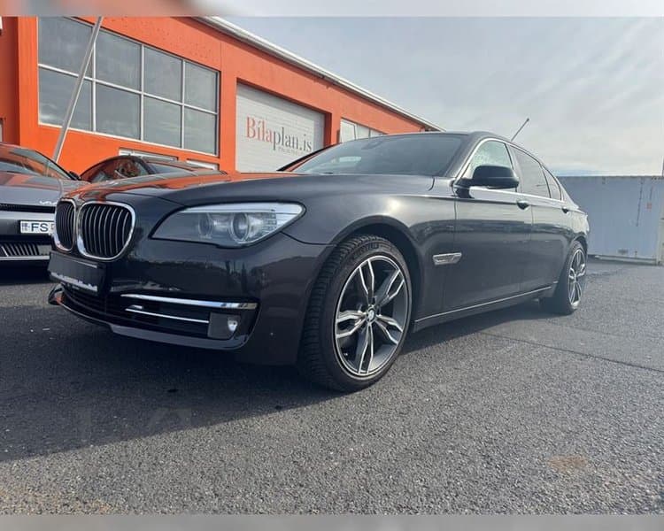 2012 BMW 7 Series 730d xDrive