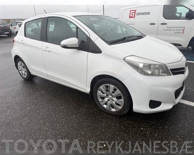 2013 Toyota Yaris Active