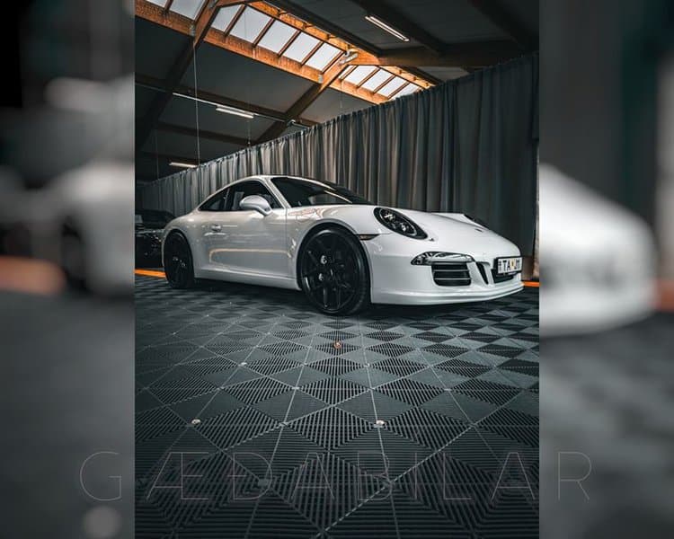 2015 Porsche 911 Carrera