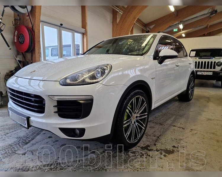 2015 Porsche Cayenne S E-Hybrid