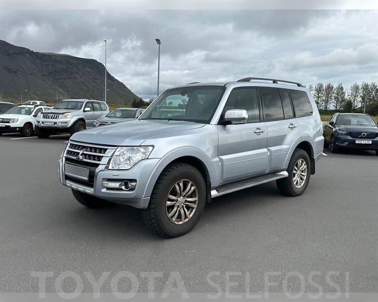 2016 Mitsubishi Pajero Instyle