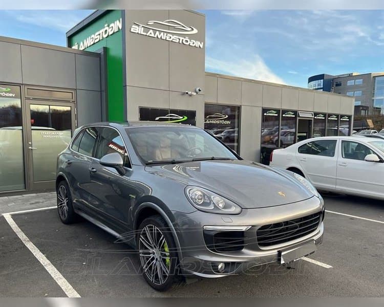 2016 Porsche Cayenne S E-Hybrid