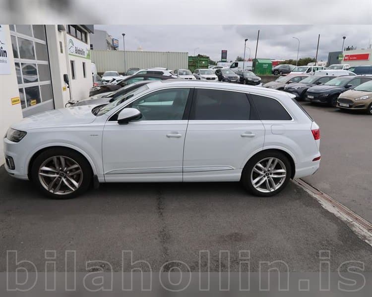 2017 Audi Q7 e-tron S Line