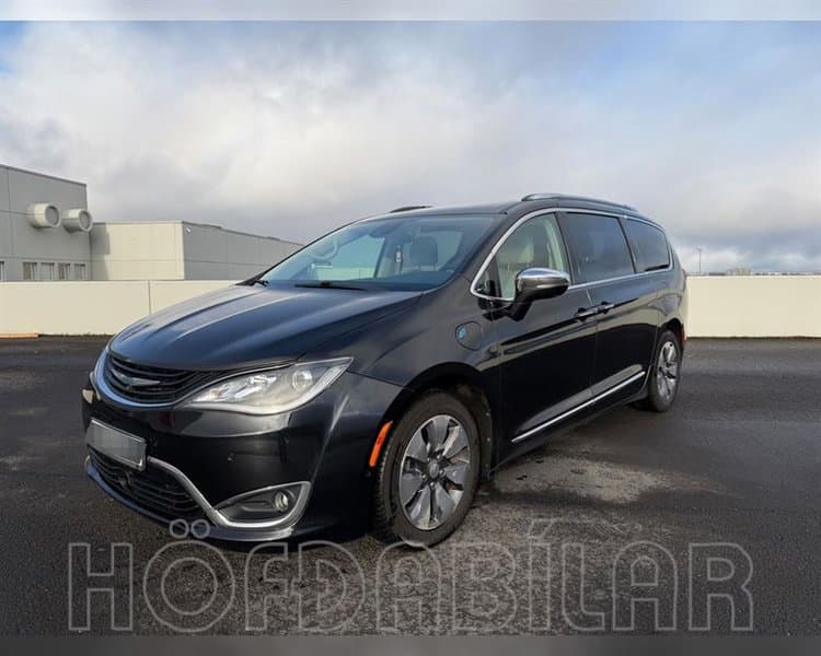 2017 Chrysler Pacifica Hybrid Limited