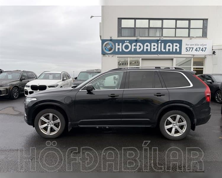 2017 Volvo XC90 Momentum T8 Twin Engine