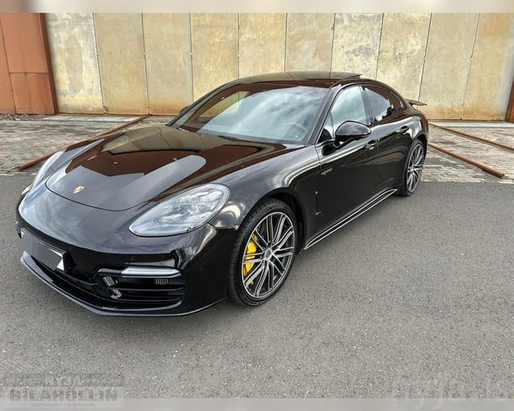 2018 Porsche Panamera Turbo S E-Hybrid