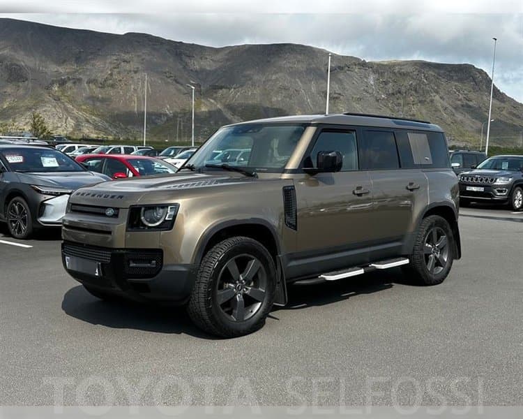 2020 Land Rover Defender SE D240