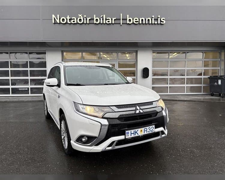 2020 Mitsubishi Outlander Invite