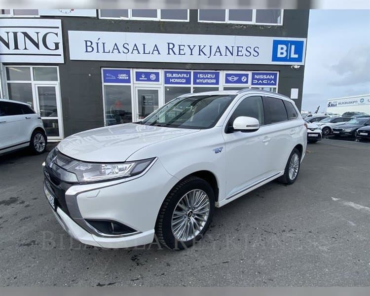 2020 Mitsubishi Outlander Invite PHEV