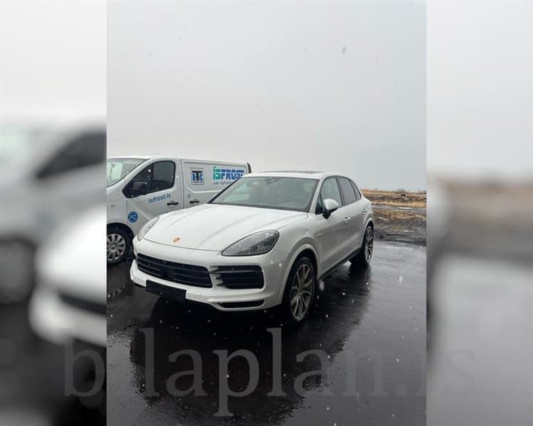 2020 Porsche Cayenne E-Hybrid